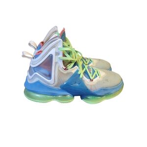 NIKE LEBRON 19 DUTCH Sneakers